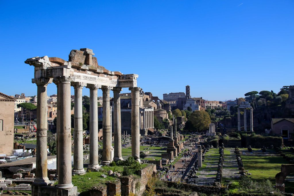 Qué ver en Roma: 15 imprescindibles y 2 tours 2 El Coliseo de Roma, el anfiteatro más famoso del mundo