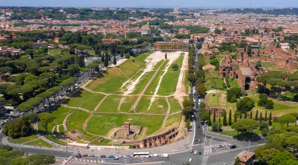 Qué ver en Roma: 15 imprescindibles y 2 tours 5 Vista del Circo Massimo desde el monte Aventino