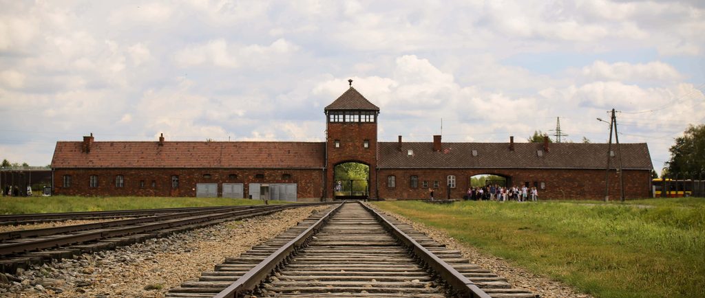 Entrada al antiguo campo de concentración de Auschwitz-Birkenau