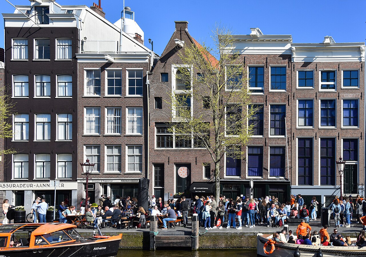La Casa de Ana Frank junto al Prinsengracht, en el Jordaan.