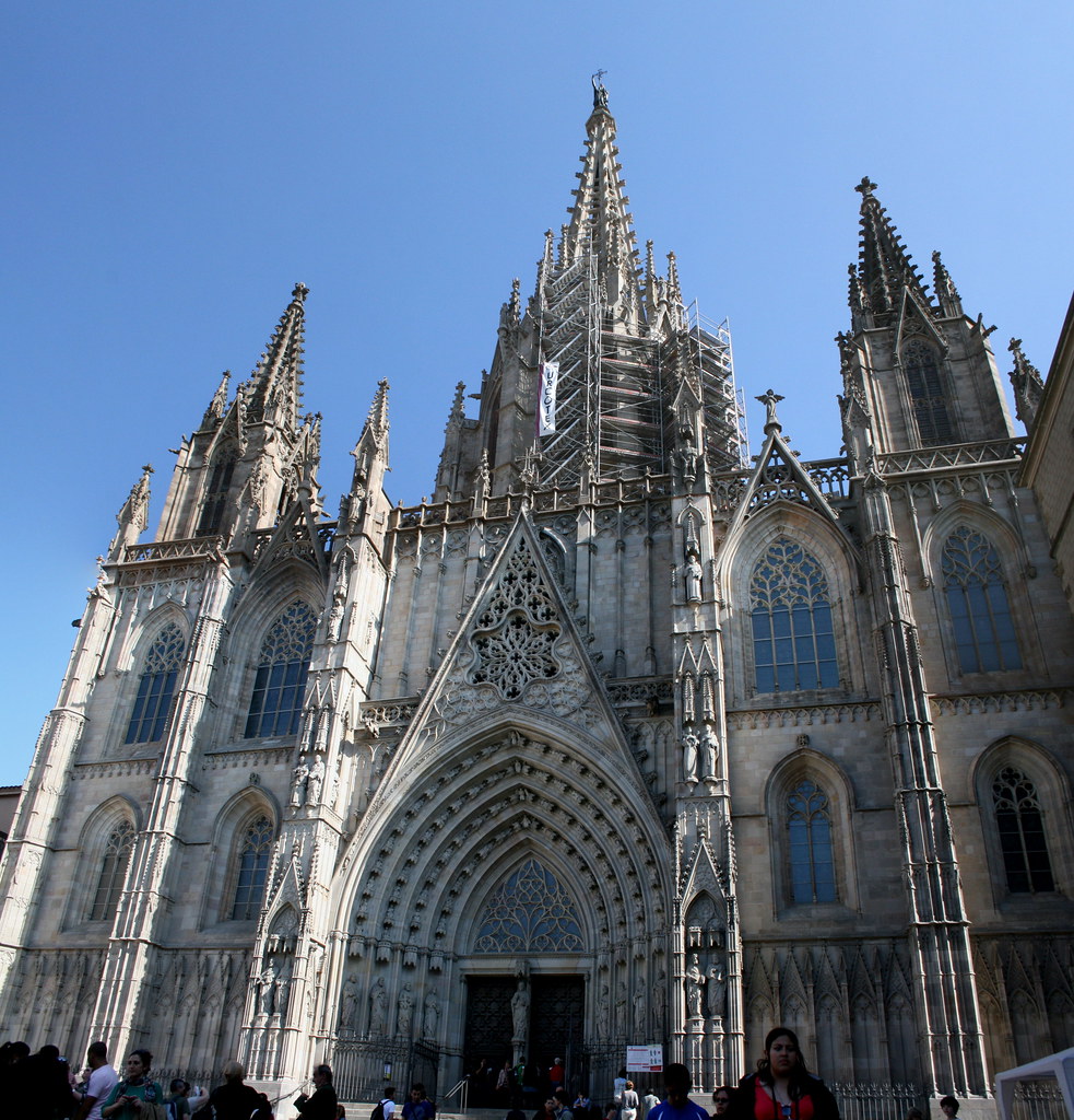 La Catedral de Barcelona, con su aguja gótica sobre el Barrio Gótico.