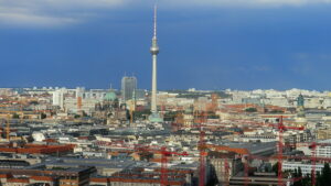 La Torre de Televisión (Fernsehturm) sobre el skyline de Berlín