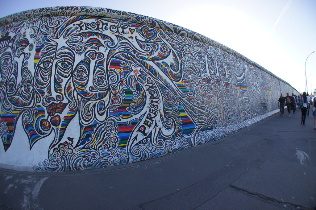 La East Side Gallery, el tramo de muro con grafitis junto al río Spree.