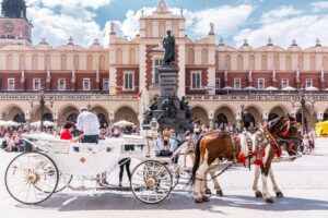 La Plaza del Mercado de Cracovia con la Lonja de los Paños