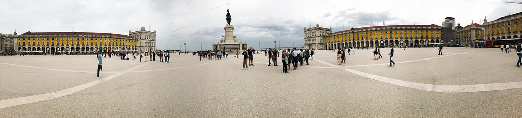 La Plaza del Comercio de Lisboa, frente al Tajo y el Arco de la Rua Augusta.