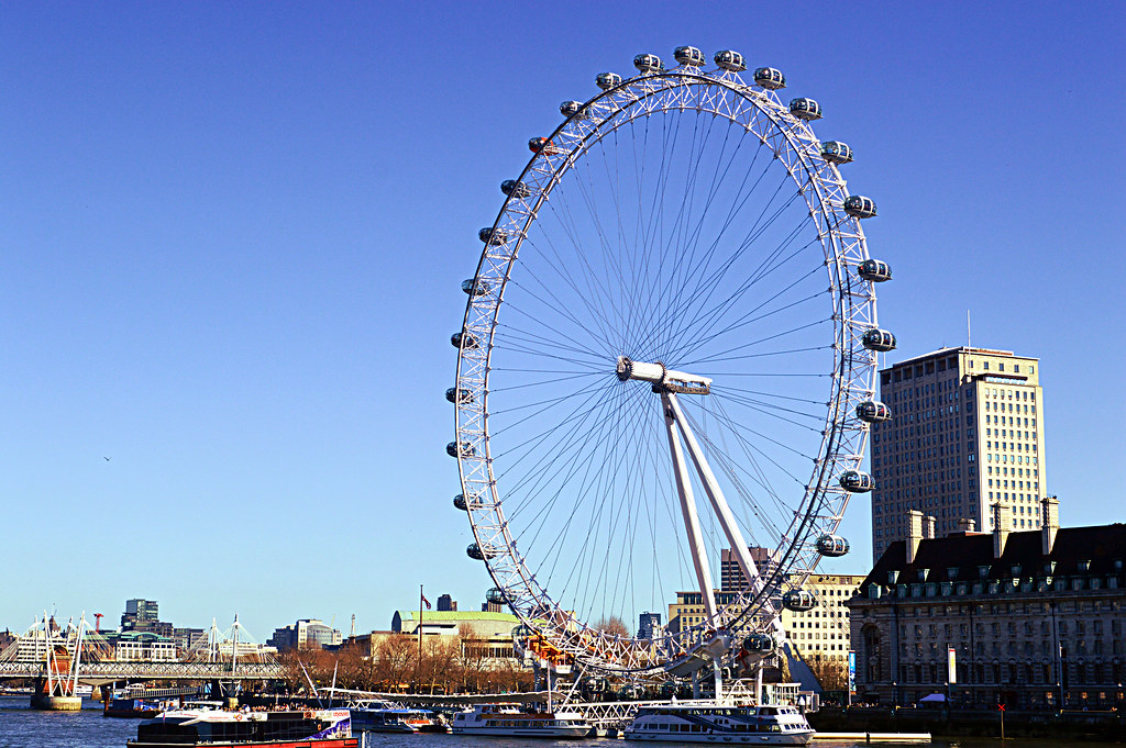 El London Eye, la noria gigante sobre el río Támesis.